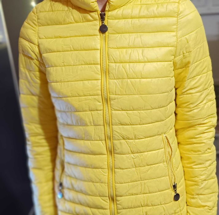 Пролетно жълто яке