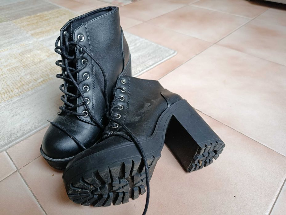 Кожени високи боти с ток H&M