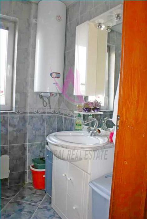 Дава се под наем Тристаен апартамент в Варна, Бриз - 90 кв.м за 486 € - Снимка #4