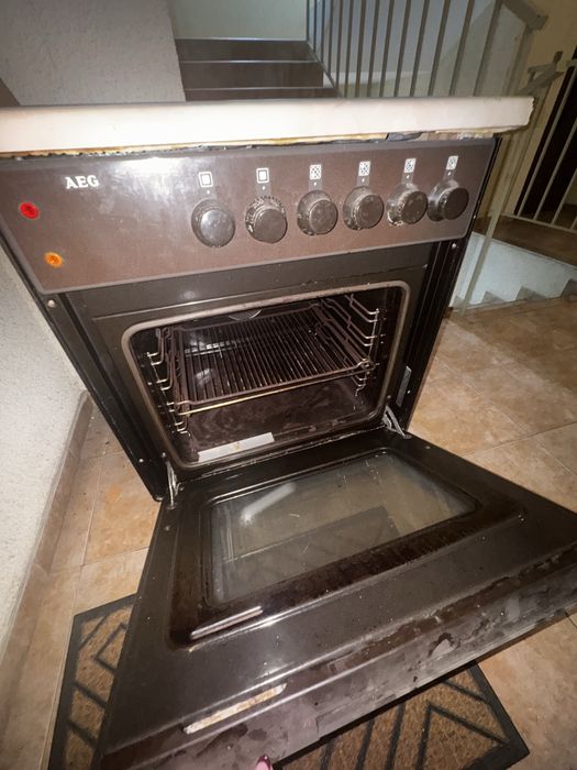 Фурна с котлони AEG