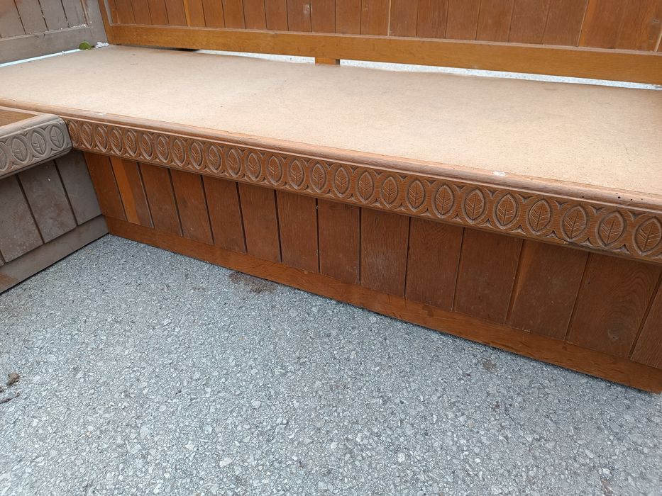 Здрави, запазени миндерчета, ръчна изработка, дърворезба.