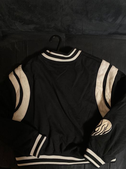 Късо varsity/bomber яке от Bershka