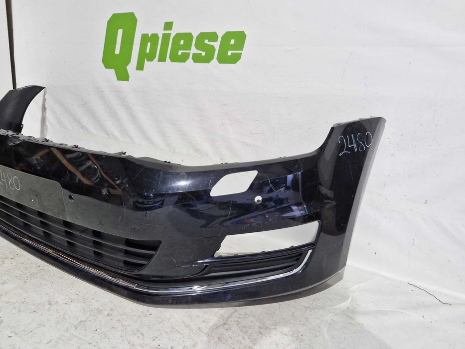 Bara Fata VW Golf 7 Completa cu grile inferioare 2013 -2017 cu gauri spalator far si 4   gauri senzori de parcare cod origine 5G0807221