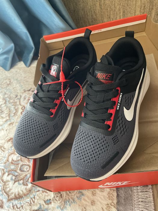 Nike кроссвки новые