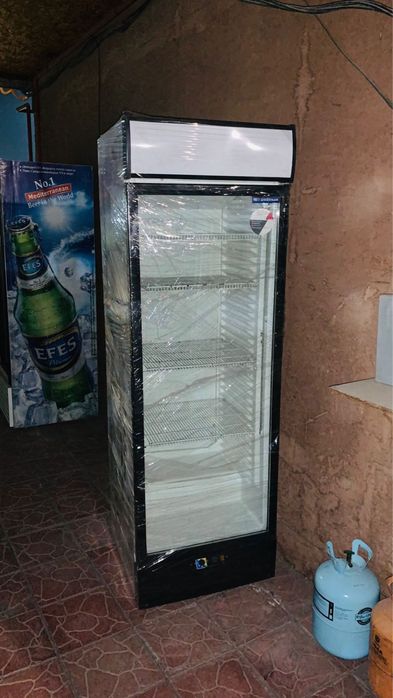 Витринный холодильник / Холодильник для молочки
