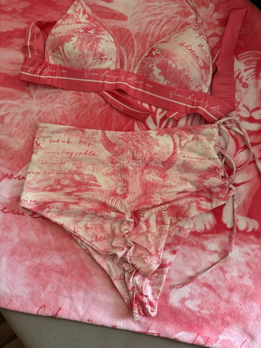 Бански костюм Alessa +Кърпа / Karl Lagerfeld плажно облекло