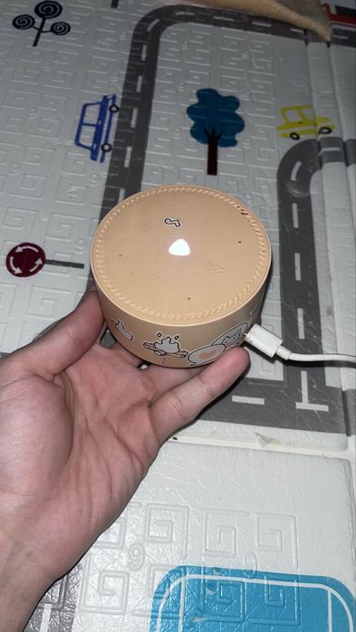 Алиса яндекс колонка