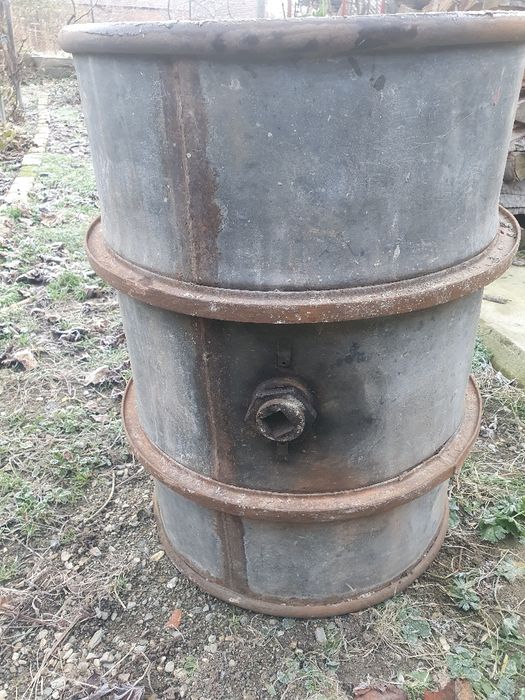 Butoi zincate cu cercuri.220 L