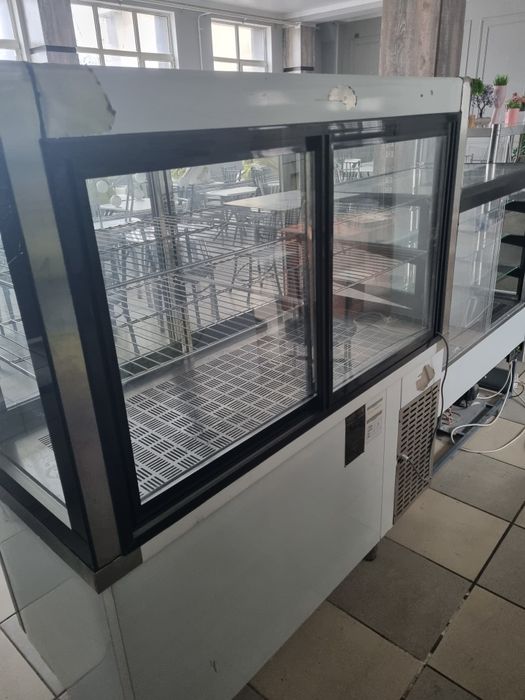 Витринный холодильник