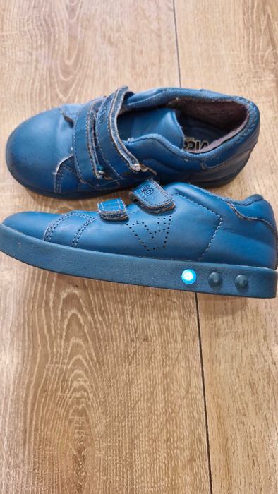 Кроссовки Vicco размер 27