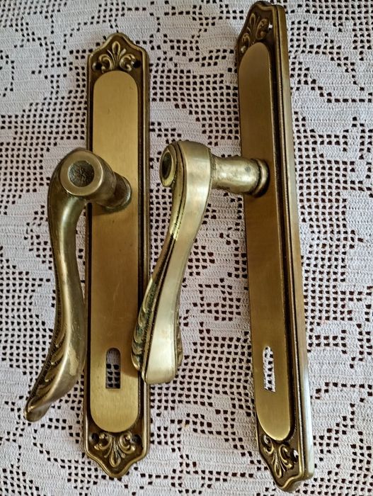 Антикварен месингов обков