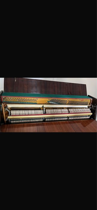 PIANINĂ DE VÂNZARE Vând pianină Nocturno,