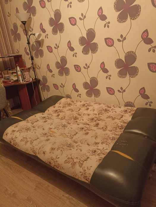 Диван стол компьютерный отдам бесплатно