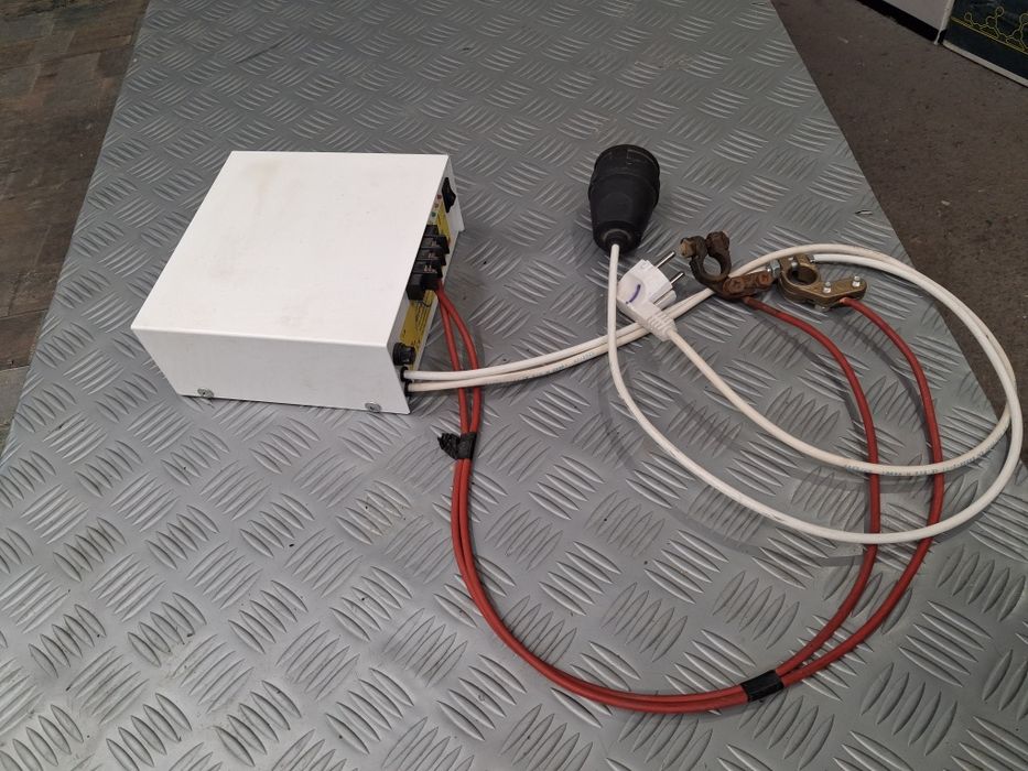 Български UPS 100SIN