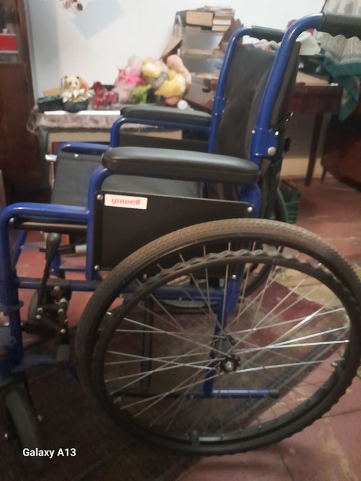 Продам инвалидную коляску