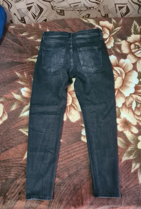 Blugi ZARA negri cu petece și rupți noi fără etichetă