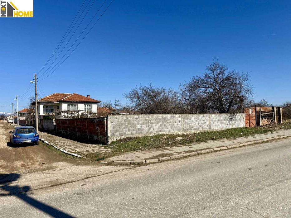 Самостоятелна къща с голям двор