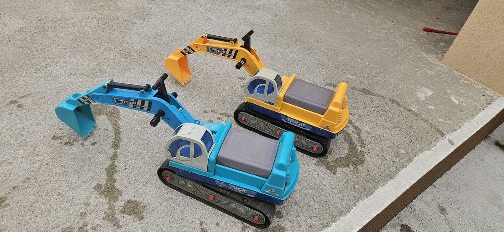 Excavatoare copiii 2 buc în stare bună de funcționare