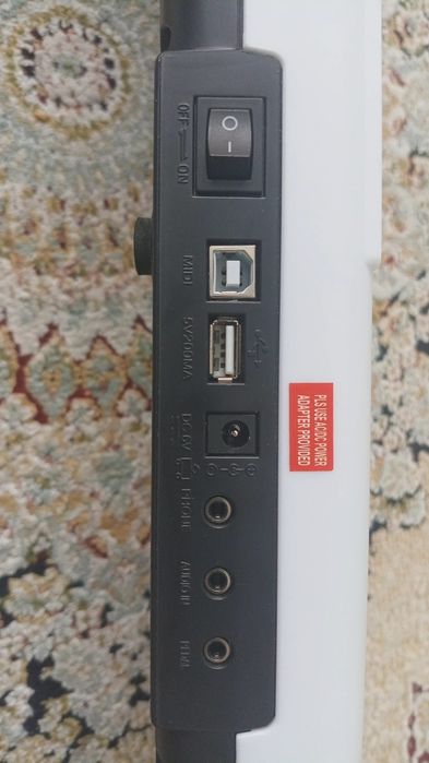 Продам синтезатор on music maestro