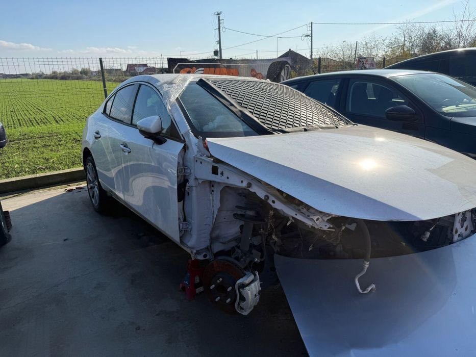 Mazda 3 Hybrid – 2021 – 1.500 km – Avariată