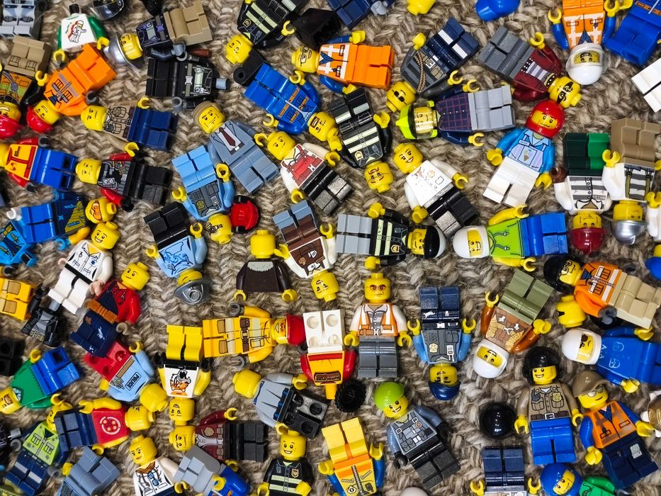 LEGO Минифигури разнообразни - ASSORTED LEGO MINIFIGURES
