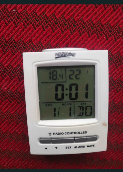 Ceas cu alarmă, calendar și masurat temperatura