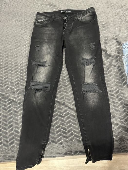 Всички модели дънки са на 20 евео