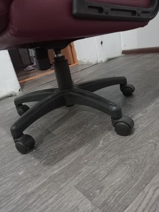 Продам офисное кресло