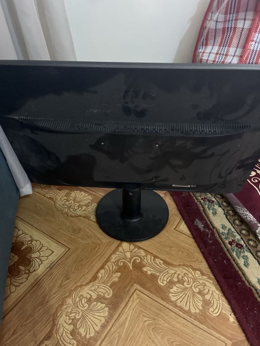 Продаем мониторы, состояние хорошее, кабелей нету