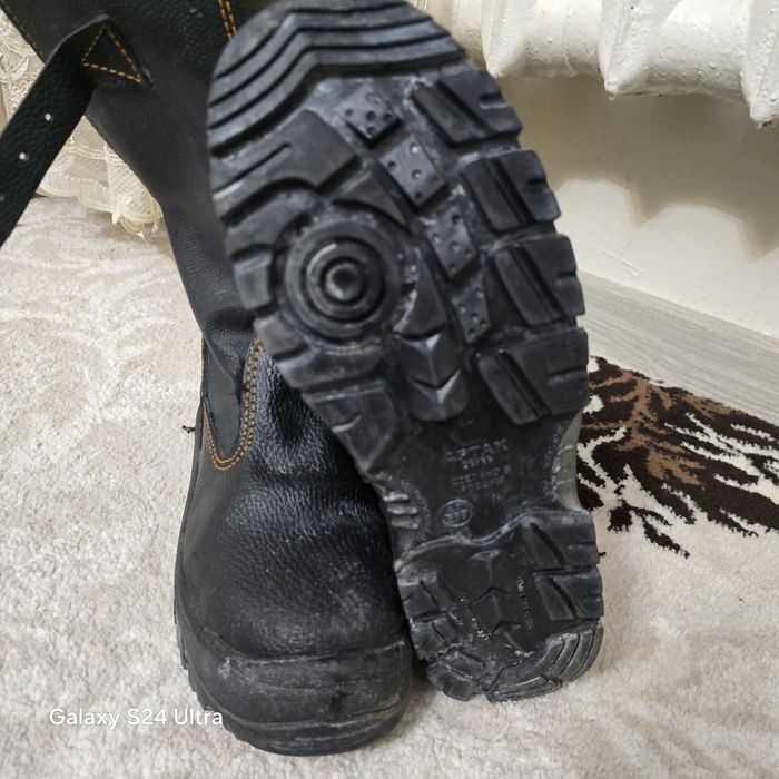 Продам  Сапоги 42 размер торг