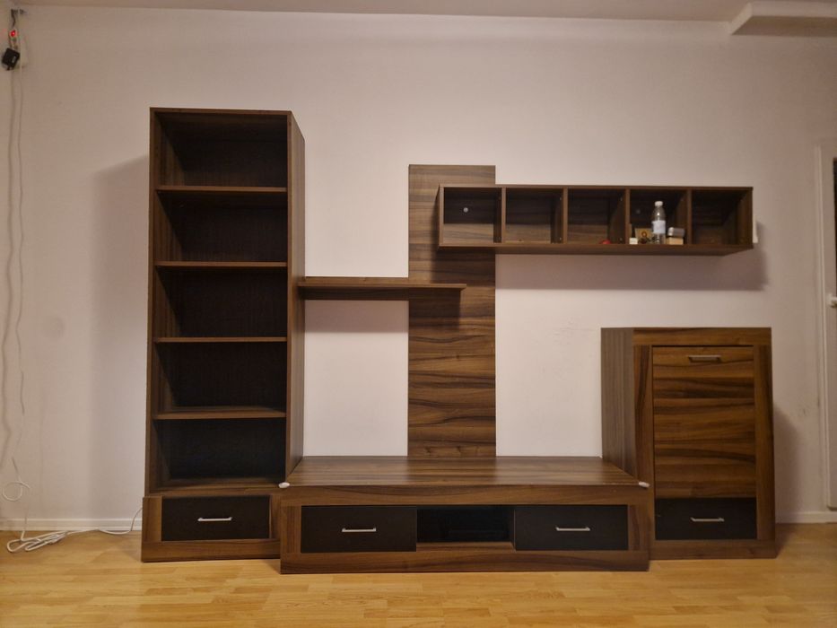 Секция Хол идеално състояние, без забележки.