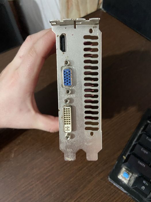 Vând rapid Placă Video NVIDIA GeForce 9500 GT 1GB