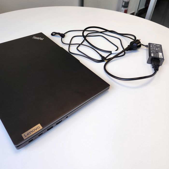 LENOVO ThinkPad 16" i5 2024 16gb RAM SSD 512 raport bateri - nou cutie