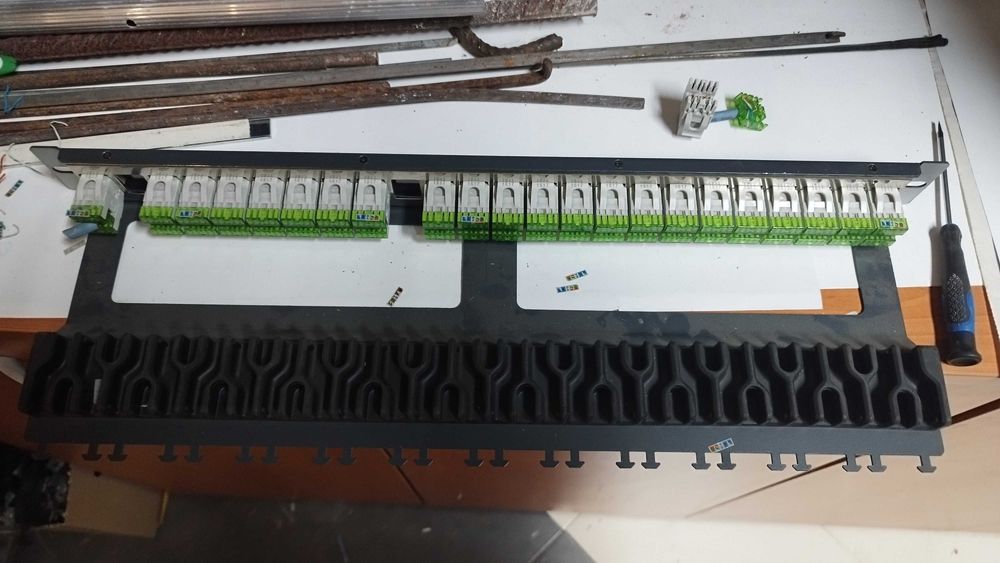 Пач панел 5е cat. - 24 порта за рак - сърварен шкаф 1U MMC