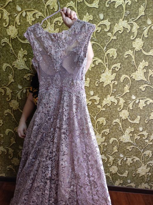 Вечерний Платие  отличного состояние Производства ОАЭ Дубай