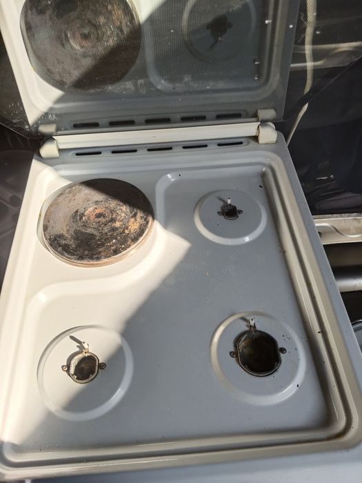 Продам газ плиту