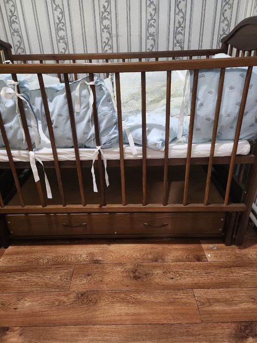 Продам детскую кровать с бортиками+матрас