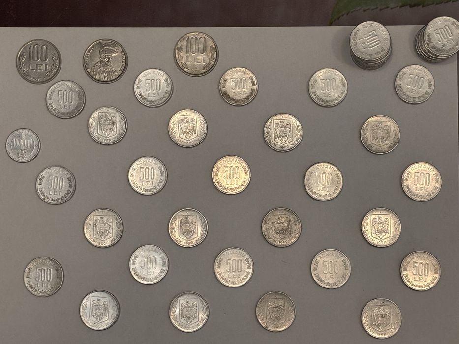 Bancnote cu eclipsa de 2000 lei si monezi