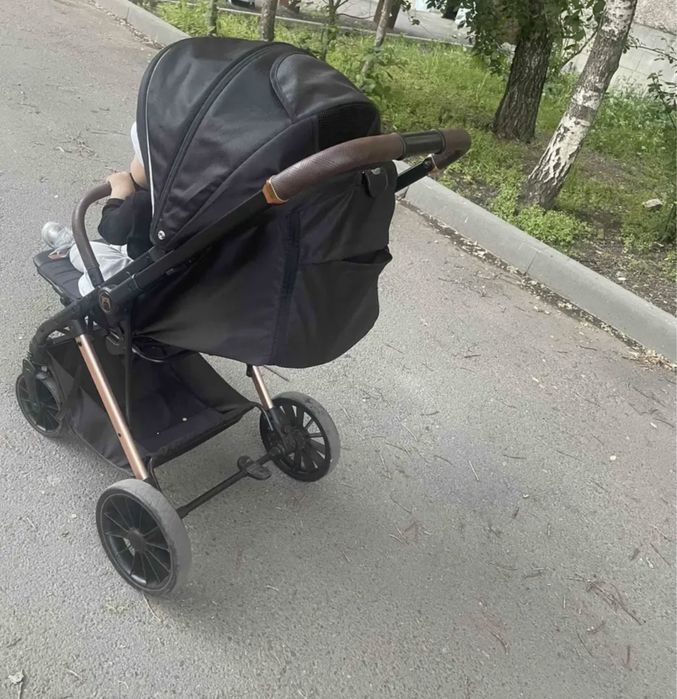 Продам коляску INING BABY