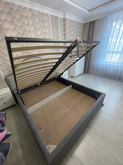 Продам двуспальнюю кровать