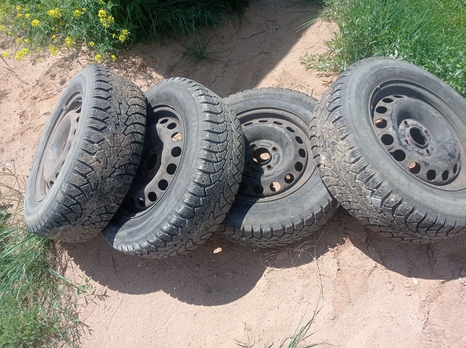 Шины резины с дисками зимние на 15 размер