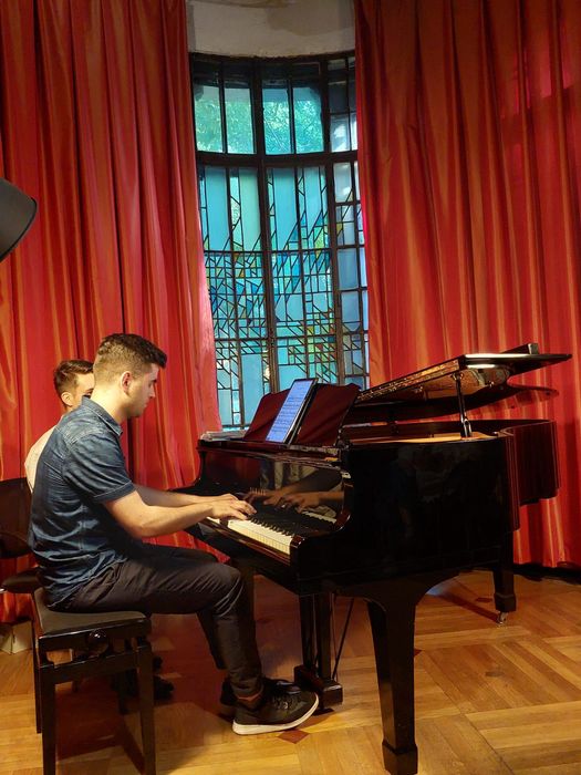 Lecții de pian/teoria muzicii online/fizic