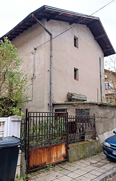 Продавам масивна къща в гр. Перник кв. Нов Драгановец