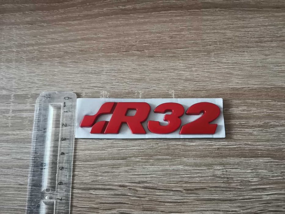 Volkswagen R32 червен надпис