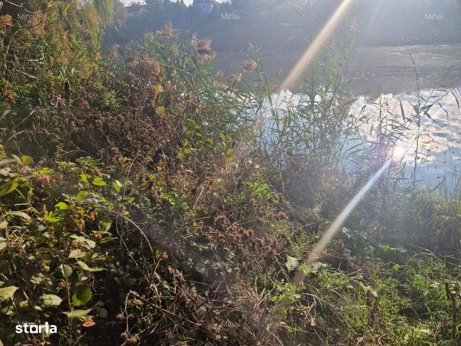 Teren 1600mp cu deschidere la lac
