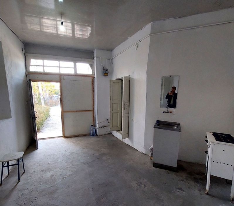 Srochna hovli sotiladi