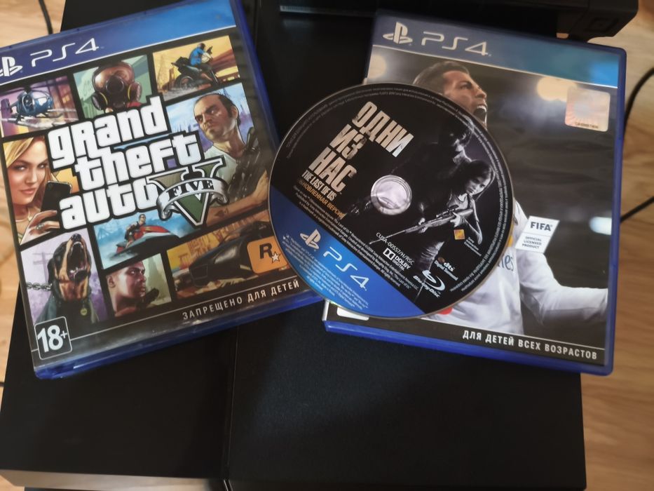 Playstation 4  с дисками и камерой