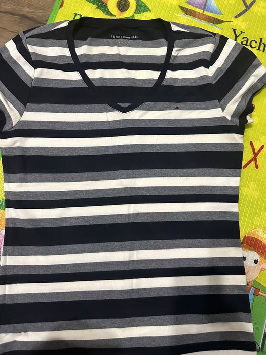 Оригинални женски тениски The north face,Guess,Hilfiger,fila и други