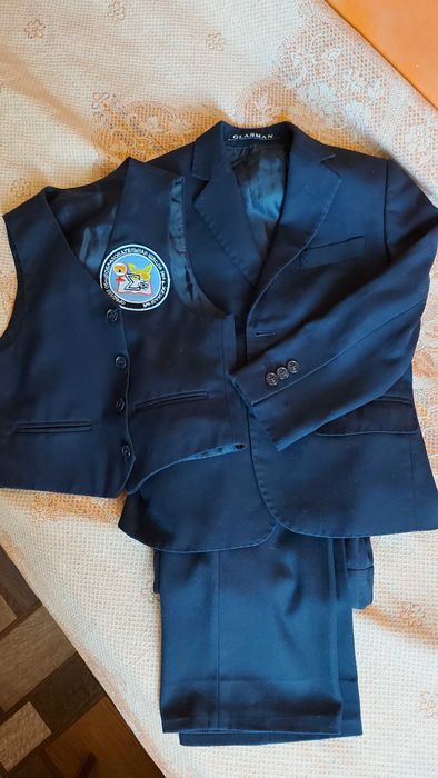 Продам школьный костюм тройка для 1-2 класса