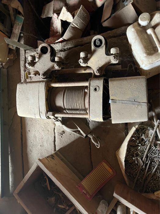 Продам электрическую лебедку